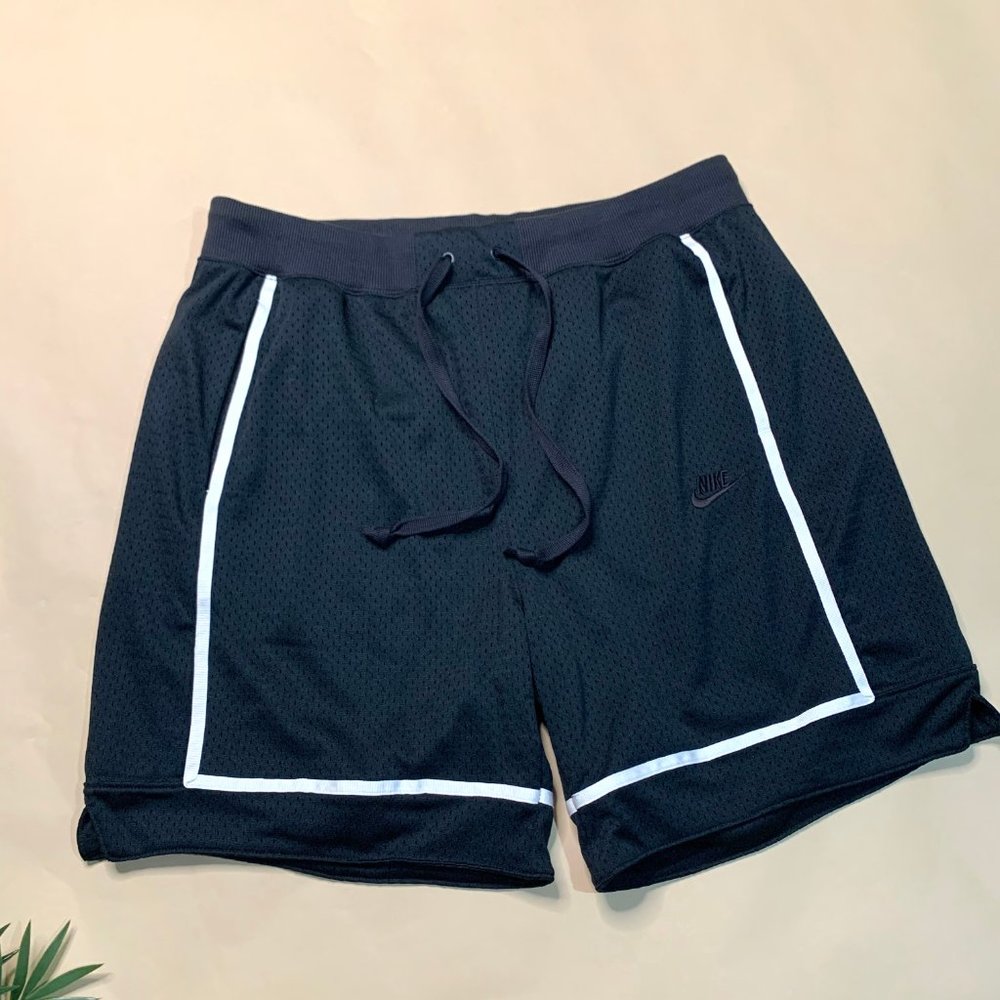 NWT Men's Nike Premium Shorts & Tee Bundle - Picture 3 of 7